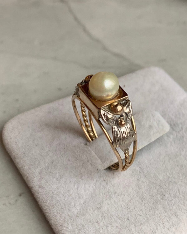 Vintage Pearl Ring