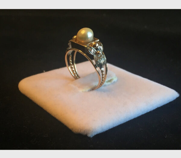 Vintage Pearl Ring - Image 7