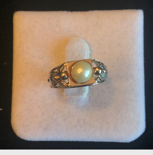 Vintage Pearl Ring - Image 4