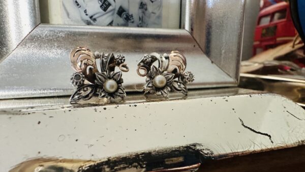 Antique Gold Earrings - Image 3