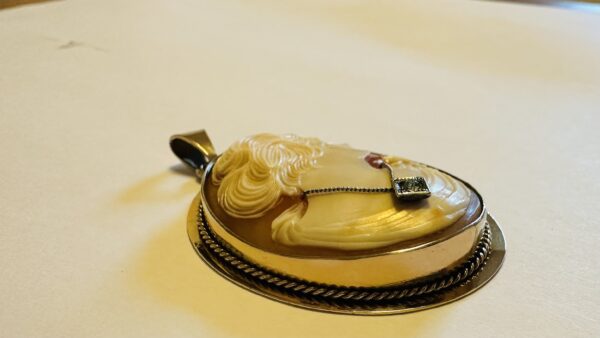 Vintage Cameo - Image 5