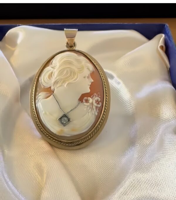 Vintage Cameo - Image 4