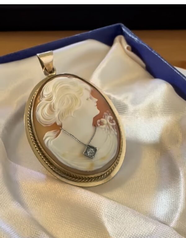 Vintage Cameo - Image 3
