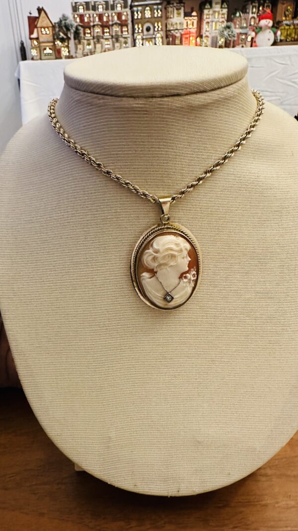 Vintage Cameo